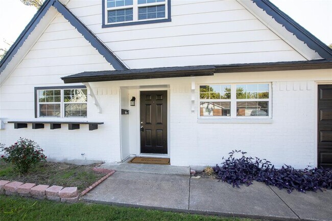 Building Photo - 317 Lena Ln