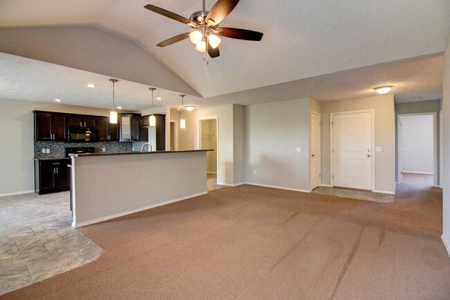 Building Photo - 4 Bedroom Home in Ozark!