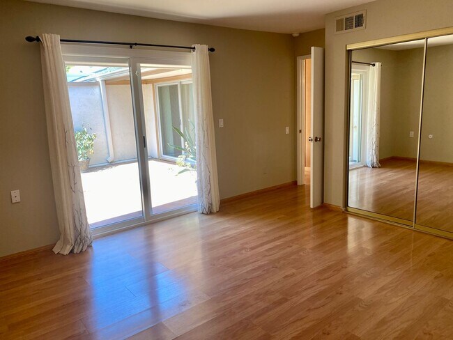Building Photo - Hartz Property Management Presents: Rossmo...