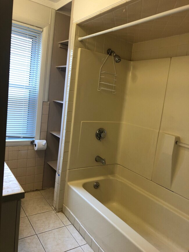 Building Photo - 14 Waverley Ave