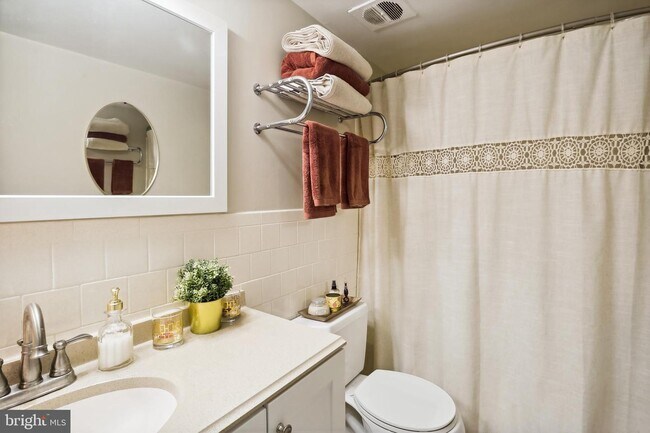 Foto del edificio - 2114 Bonnywood Ln