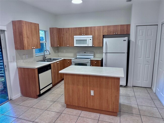 Foto del edificio - 1631 SE 30th St
