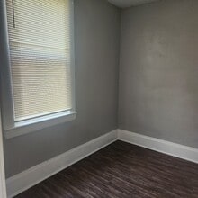 Building Photo - 3020 Searsdale Ave