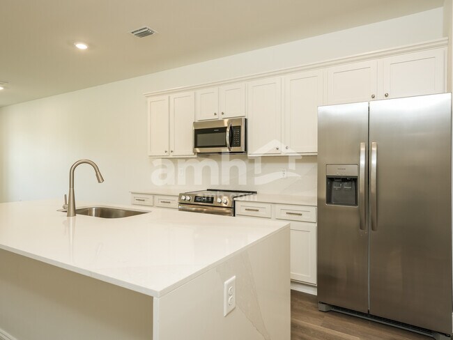 Building Photo - 104 Niven Ct