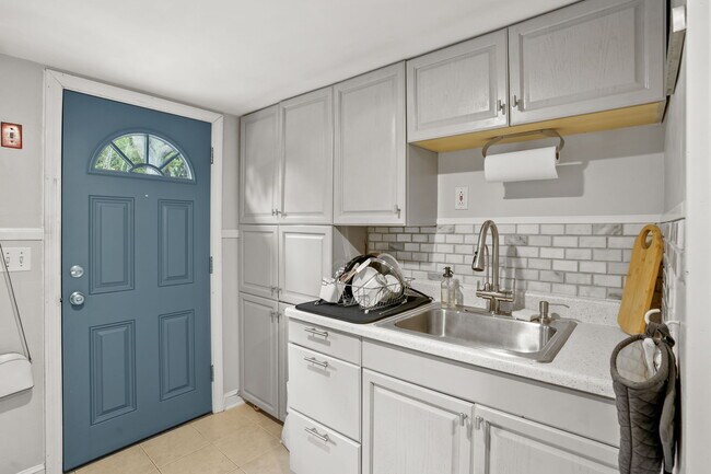 Building Photo - 105 Grant St