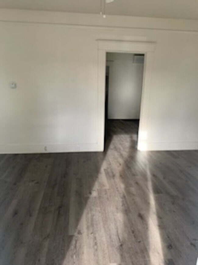 Foto del edificio - Do Not disturb the tenants, Must Apply bef...