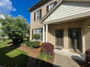 Building Photo - 2028 Smallbrooke Ct