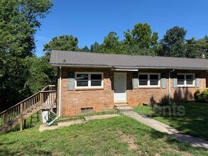 Building Photo - 2320 Shade Tree St