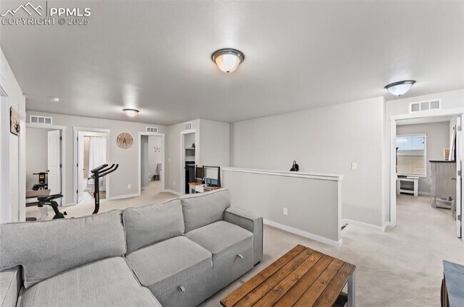 Foto del edificio - Stunning 4BR House in Colorado Springs