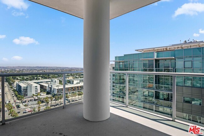Foto del edificio - 13700 Marina Pointe Dr