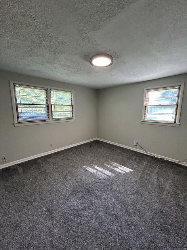 Building Photo - Very Cute 1BR/1BA House on a Quiet Street