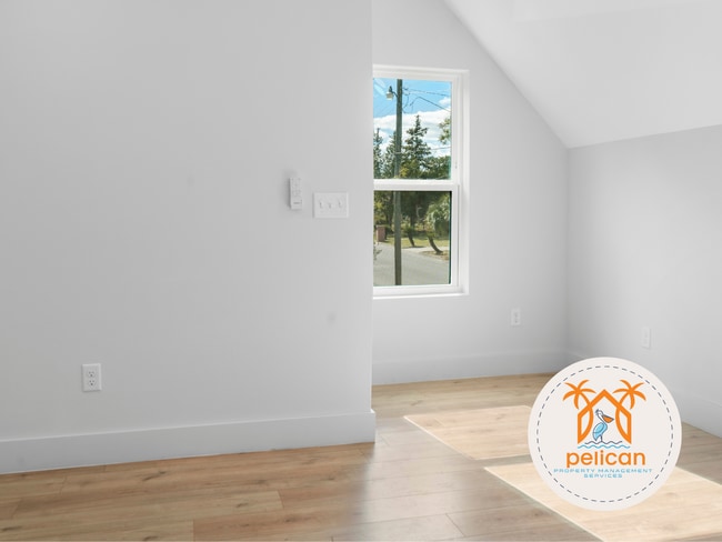 Foto del edificio - Striking 2BR / 2BA Home with Soaring Vaulted Ceilings