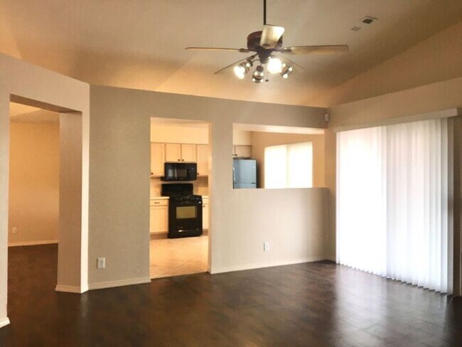 Foto del edificio - Enchanted Hills - 4 Bed Room - Mountain View