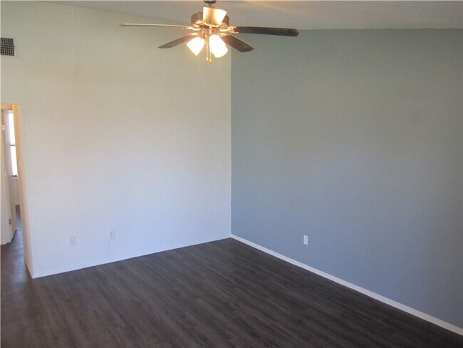 Foto del edificio - 2213 Yellow Jacket Ln