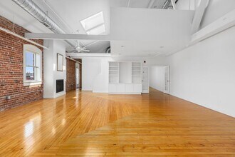 Building Photo - 755 Westminster St