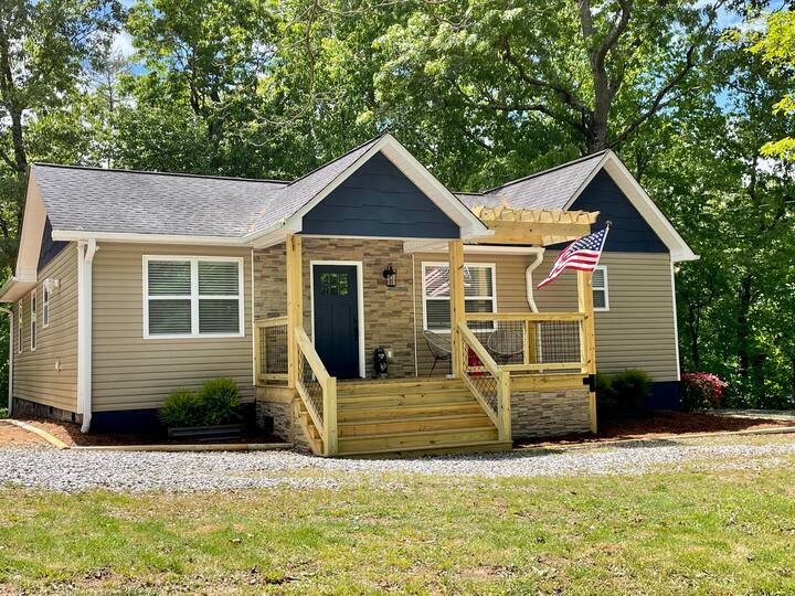 Primary Photo - 233 Lakeview Cir