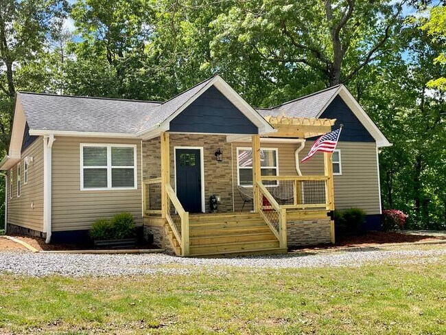 Building Photo - 233 Lakeview Cir