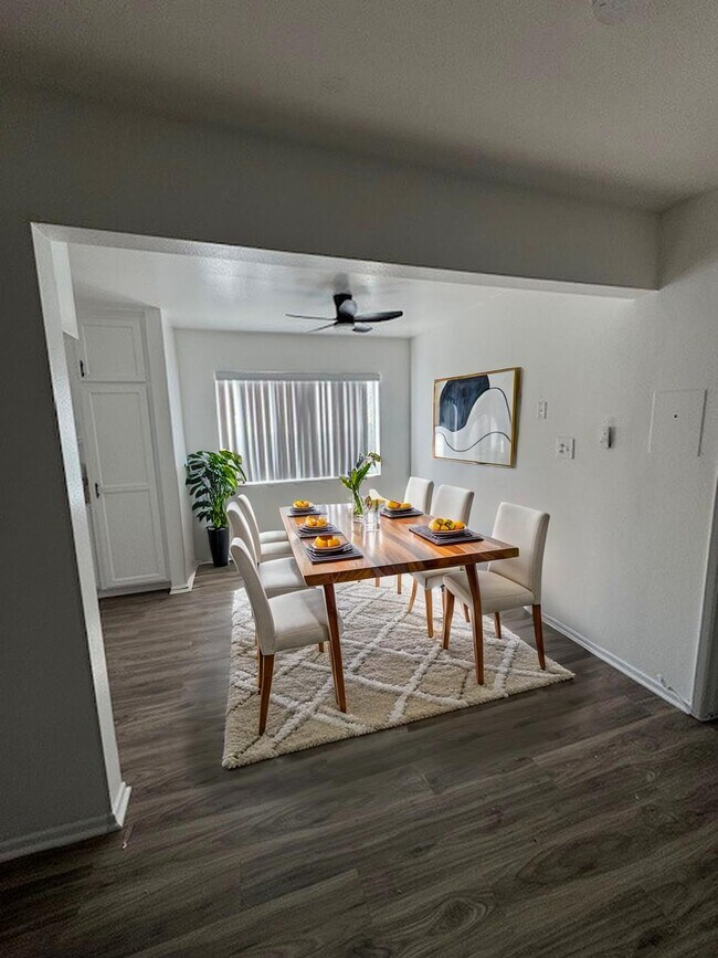 Building Photo - 950 N Walnut St