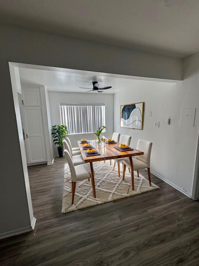 Photo - 950 N Walnut St Apartment