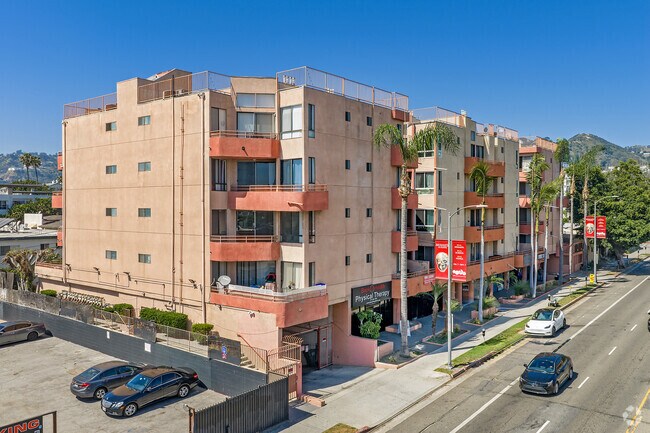 Foto del edificio - 1335 N La Brea Ave