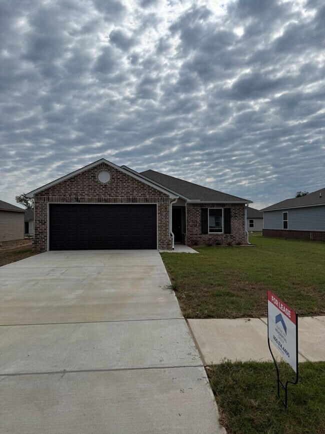 Building Photo - *Move In Special * BRAND NEW Three Bedroom...