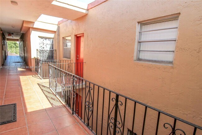 Foto del edificio - 3675 W 11th Ave