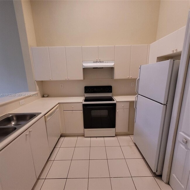 Foto del edificio - 1666 SE 27th Ct