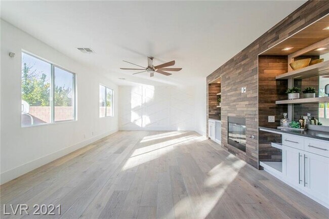 Foto del edificio - Stunning Summerlin 5 bedroom with a pool!