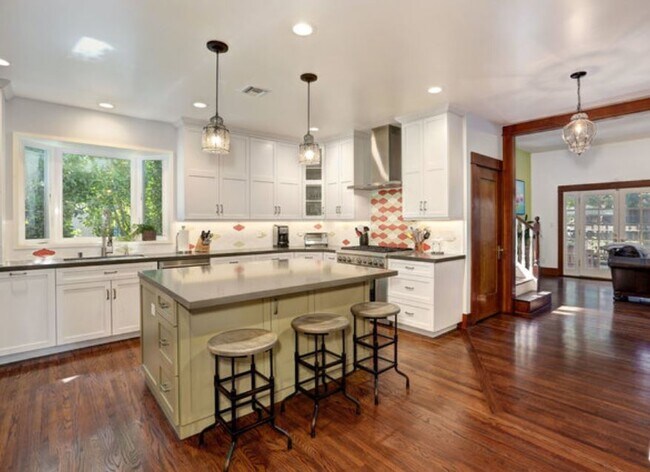 Foto del edificio - 13239 Addison St