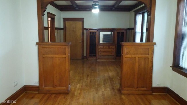 Building Photo - 1240 N Keeler Ave
