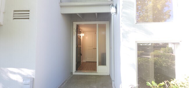 Building Photo - 409 Old Orchard Ct