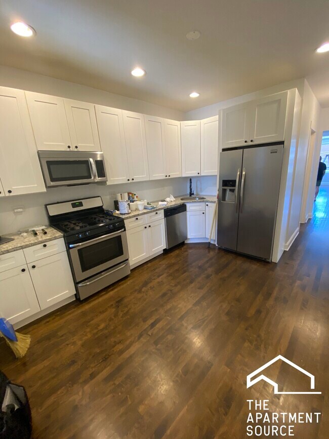 Foto del edificio - 2505 N Springfield Ave