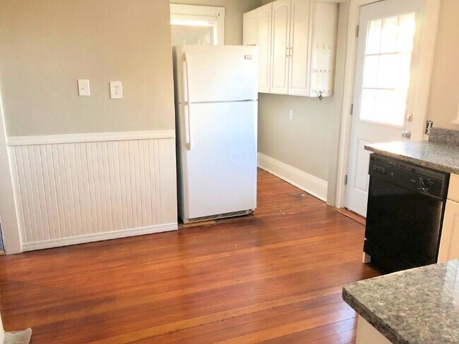 Foto del edificio - 33 Revere Rd