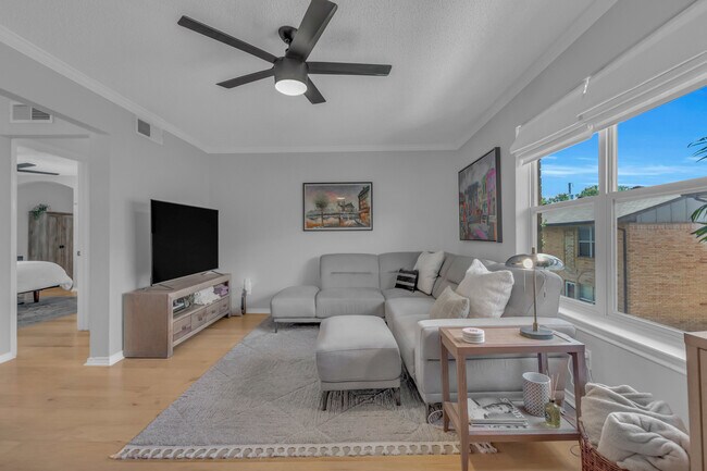 Foto del edificio - 5829 Sandhurst Ln