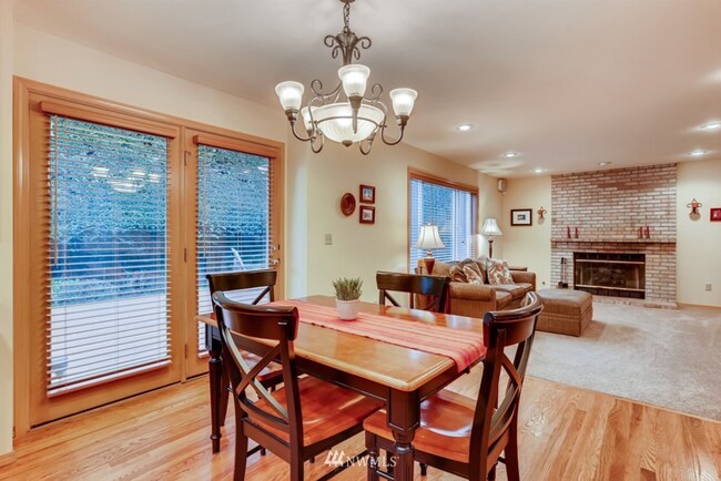 Foto del edificio - 5 bedroom + bonus room in Spring Hill neighborhood