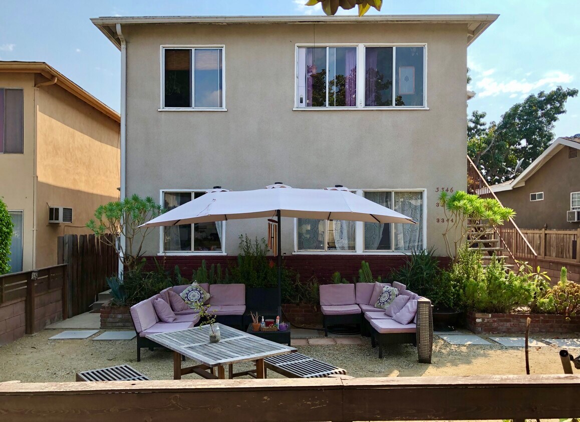 Front courtyard - 3344 Glenhurst Ave