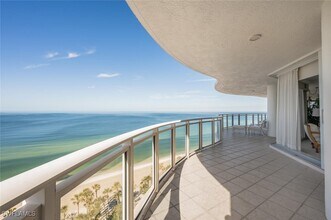 Building Photo - 8231 Bay Colony Dr