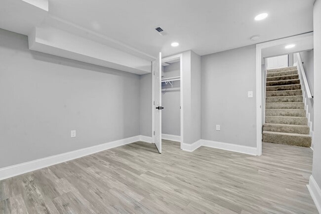 Building Photo - Stunning Fully Renovated 3-Bedroom, 3-Bathroom Row house in Prime Location.