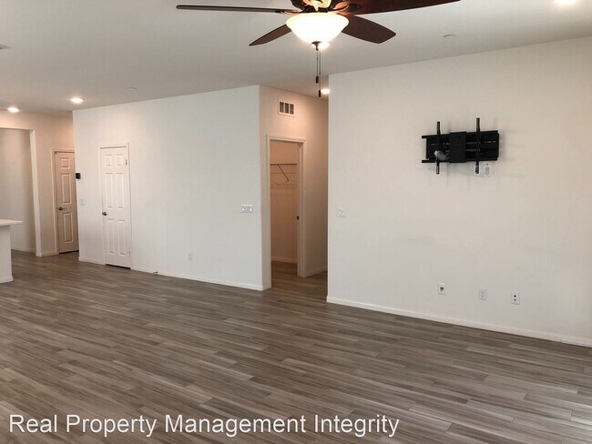 Building Photo - 4 br, 2 bath House - 21123 Spring St