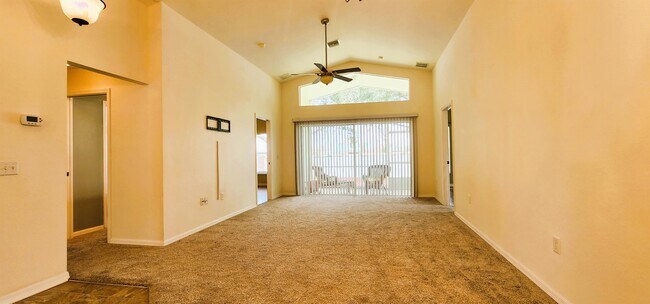 Building Photo - 268 Lake Suzanne Dr