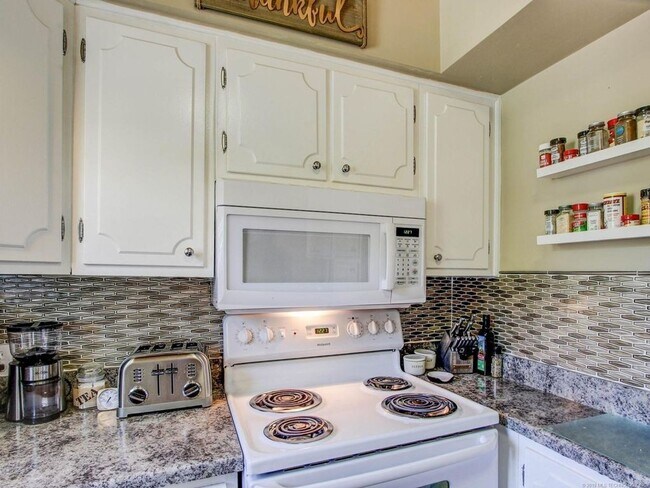 Foto del edificio - 2 Bed / 2 Bath Condo On Riverside!