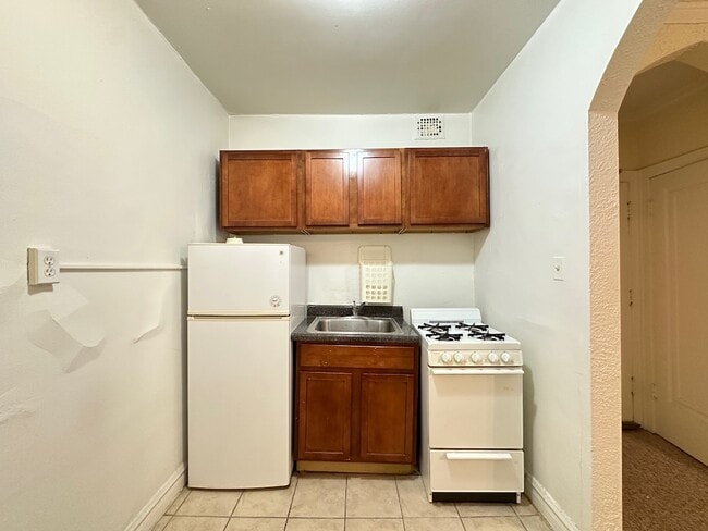 Building Photo - 4834 N Damen Ave