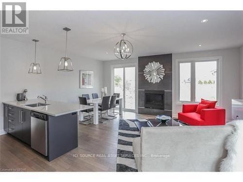 Photo du bâtiment - 499 Sophia Cres