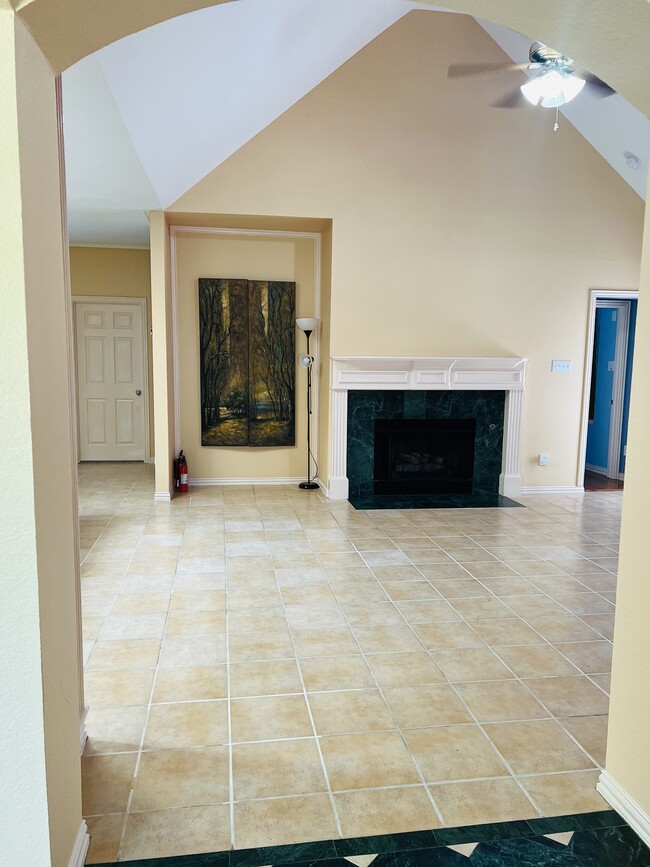 Building Photo - 9512 Valley Ranch Pkwy W