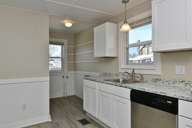 Building Photo - 21 12th St