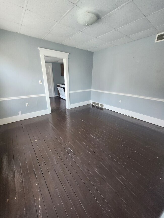 Foto del edificio - Upper 2 bedroom apartment