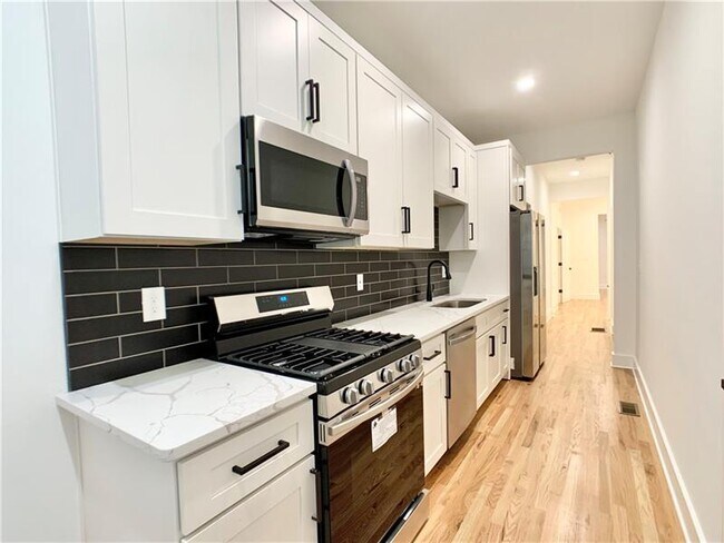 Building Photo - 556 Seal Pl NE