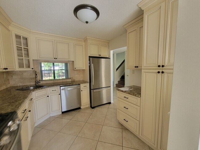 Building Photo - 42 Fox Hill Ln