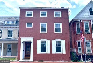 Building Photo - 302 Decatur St