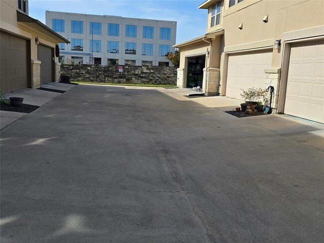 Building Photo - 13800 Lyndhurst St